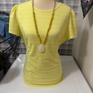Yellow spring blouse with Plunder necklace